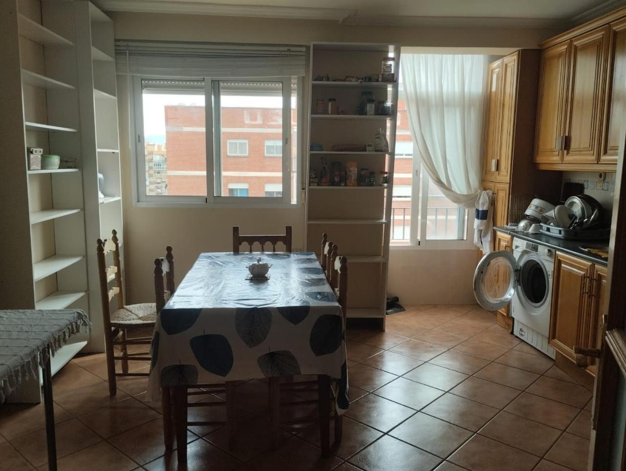 Spacious With Private Key And Wifi Accommodatie bij particulieren