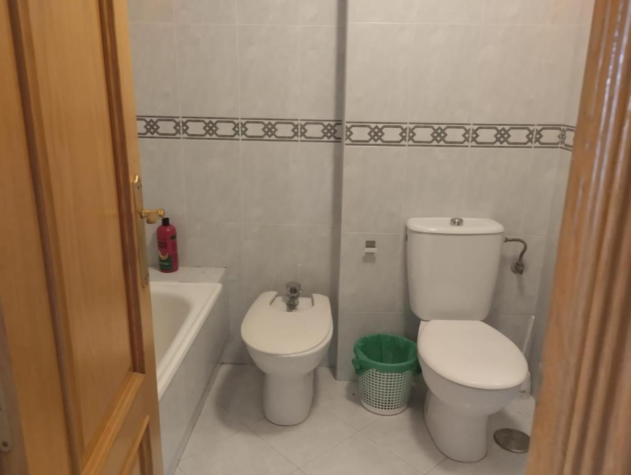 Spacious With Private Key And Wifi Habitación en casa particular Granada