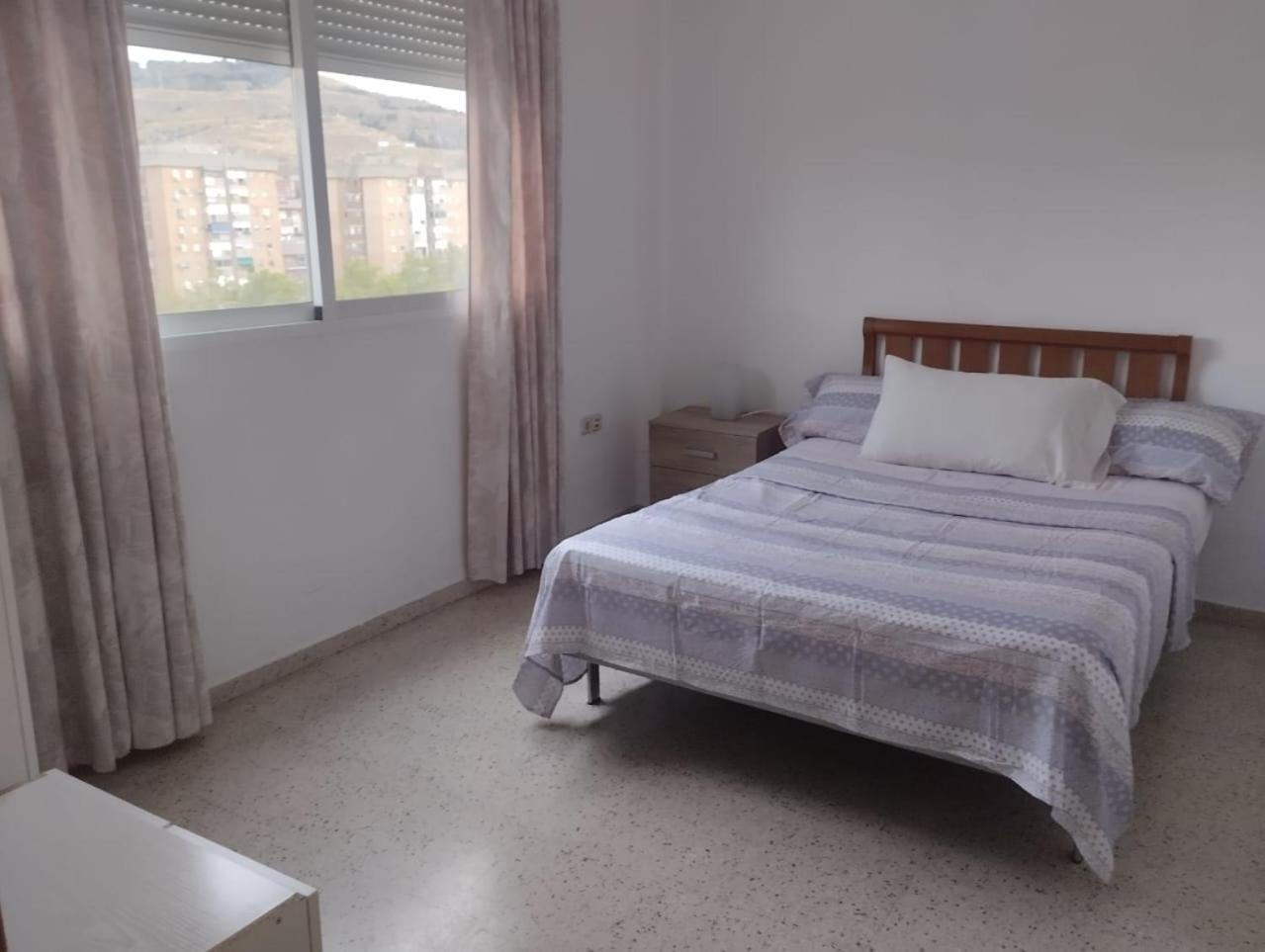 Habitación en casa particular Spacious With Private Key And Wifi Granada